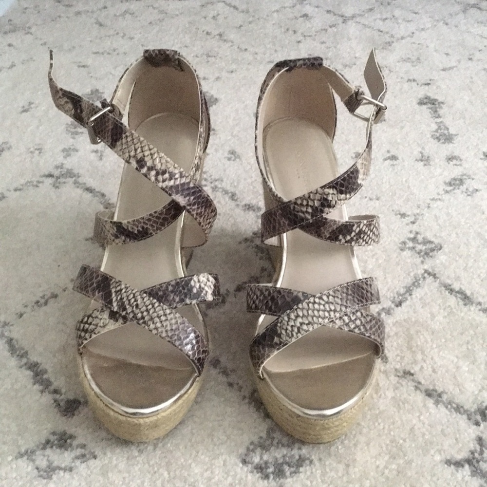 Banana republic wedges! Size 8!